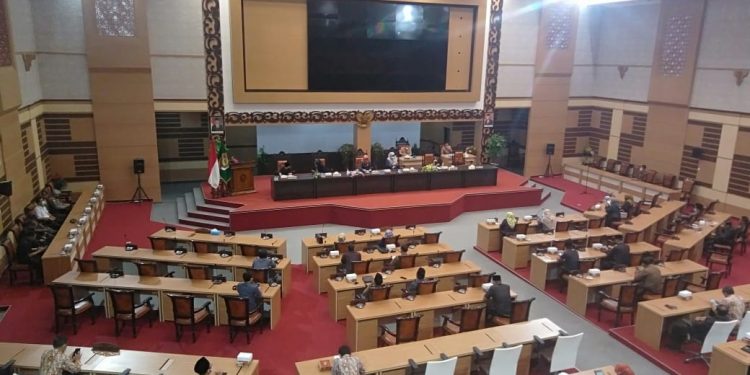 Rapat Paripurna DPRD Kabupaten Mojokerto, Wakil Bupati Mojokerto Sampaikan LKPJ Bupati Tahun Anggaran 2021