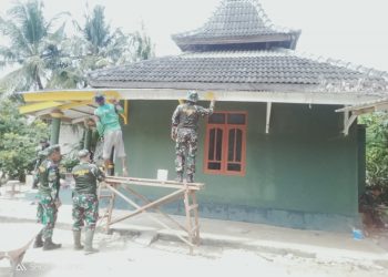 Koramil 0811/12 Bancar Tuban Gelar Serbuan Teritorial Dengan Perindah Mushola Nurussalam