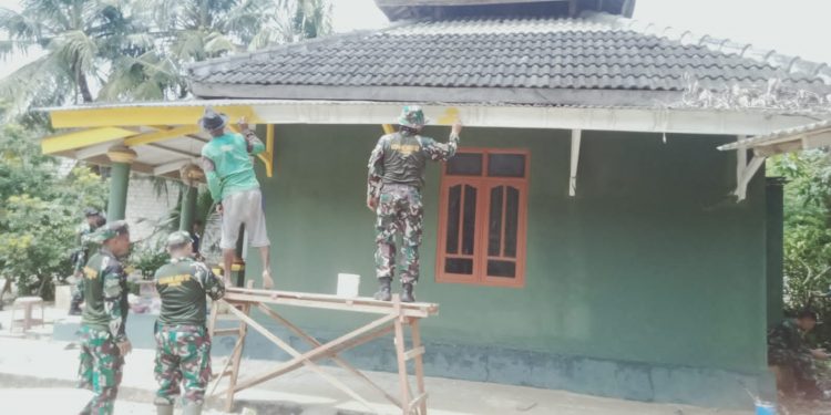 Koramil 0811/12 Bancar Tuban Gelar Serbuan Teritorial Dengan Perindah Mushola Nurussalam