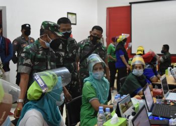 Dandim 0811 Tuban Dampingi Danrem 082/CPYJ Tinjau Vaksinasi Booster