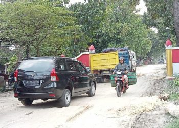 Akses Jalan Menuju Jembatan Ka-Re Rusak Parah, Pemerintah Belum Ambil Sikap