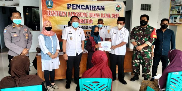 Warga Desa Ciluk Ponorogo Terima BLT-DD 900 Ribu