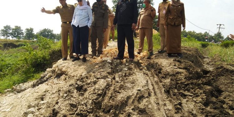 Terkait Longsor di Sugihwaras, Bupati Bojonegoro Minta Segera Dilakukan Penanganan Darurat