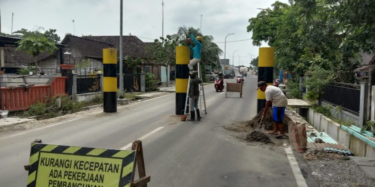 Antisipasi Muatan Truk Melebihi Tonase, Jembatan TBT Dipasang Portal