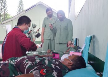 Dandim 0813  Bojonegoro dan Anggota Ikuti Donor Darah, Dukung Pemkab Beri Pelayanan Kesehatan