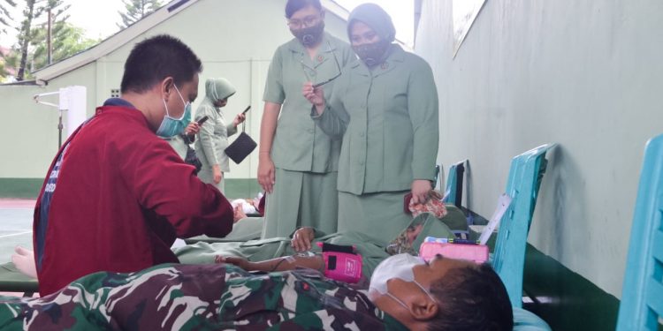 Dandim 0813 Bojonegoro dan Anggota Ikuti Donor Darah, Dukung Pemkab Beri Pelayanan Kesehatan