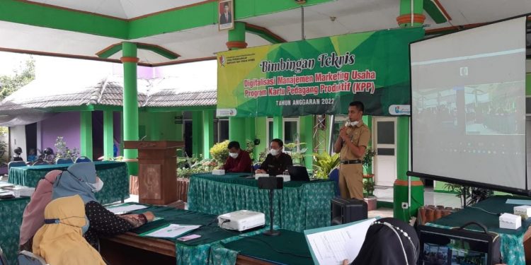 Belajar Digital Marketing, Pedagang Bojonegoro Penerima KPP Wilayah Baureno Dapat Arahan Bupati Anna