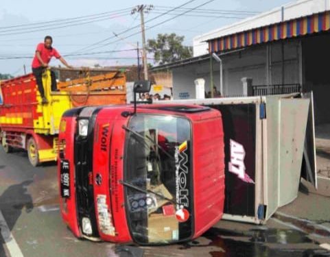Terjadi Laka Lantas di Jalan Raya Tinap Sukomoro, 1 Pejalan Kaki Tewas Tergencet Body Truk Box