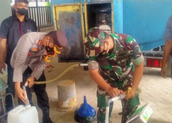 Jajaran TNI-Polri Beri Pengamanan Operasi Pasar Minyak Goreng