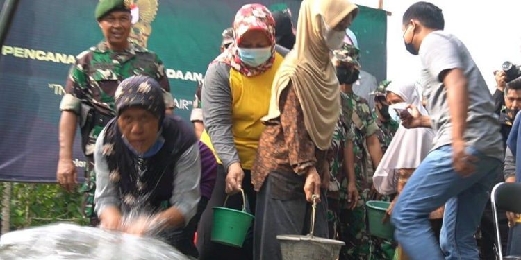 TNI AD Alirkan Air Untuk Negeri