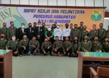 Dikukuhkan Jadi Pembina PBSI, Bupati Bojonegoro Dorong Pembentukan Klub Bulu Tangkis Tingkat Kecamatan