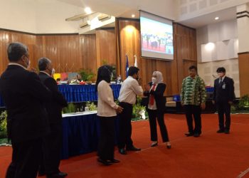 Bupati Bojonegoro Raih Penghargaan Penyelenggara Beasiswa RPL Mendes PDTT