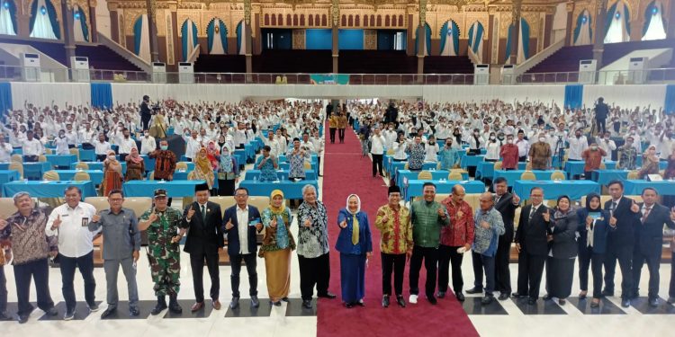 Menjawab Tantangan Global, Menteri Desa PDTT Bersama Bupati Bojonegoro Resmikan Beasiswa Unesa 2022