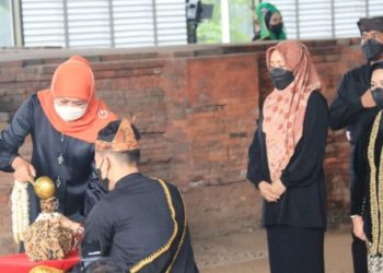 Gubernur Jatim Persembahkan Tanah dan Air Bumi Majapahit Bagi IKN Nusantara