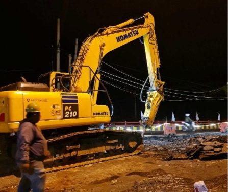 Jembatan Ngaglik Lamongan Dalam Perbaikan, Gubernur Jatim : H-10 Diupayakan Dapat Dilalui