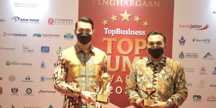 BUPATI TUBAN RAIH TOP PEMBINA BUMD AWARD 2022