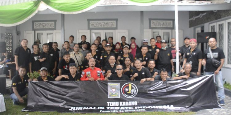 Temukadang Jurnalis Terate Indonesia Serta Penandatangan SK Untuk Persyaratan KEMENKUMKAM  Berjalan Lancar Dan Kondusif