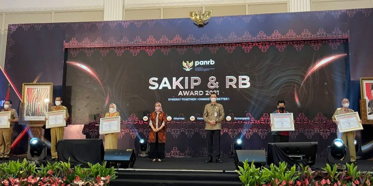 Pemkab Bojonegoro Dapatkan Predikat Nilai B SAKIP dan RB Tahun 2021 Dari Kemenpan RB