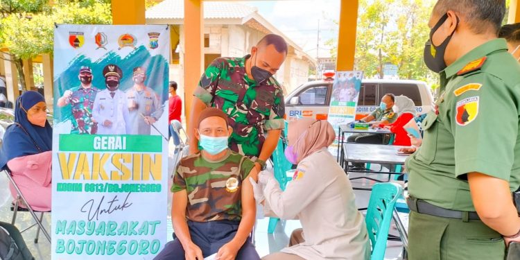 Tim Vaksinasi Mobile Kodim Bojonegoro Gencarkan Vaksin Booster