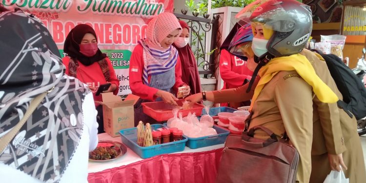 Bangkitkan Ekonomi IKM Bojonegoro Dalam Bazar Ramadhan FIJ