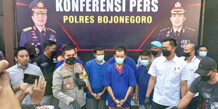 5 Penipu Modus Penggandaan Uang Ratusan Milyar Dibekuk Satreskrim Polres Bojonegoro