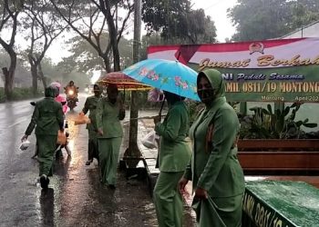 Rasa Syukur di Bulan Ramadhan Kodim 0811 Tuban Bagi Takjil Serentak di 20 Kecamatan