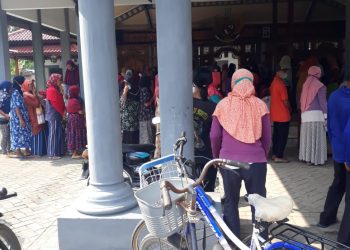 580 PKH Desa Blembem Jambon Ponorogo Terima Tunai Rp.500 Ribu