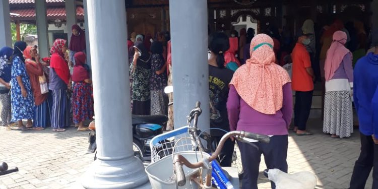 580 PKH Desa Blembem Jambon Ponorogo Terima Tunai Rp.500 Ribu