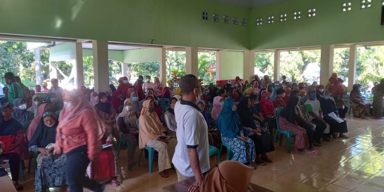 332 KK Warga Desa Parang Terima BPNT dan BLT Minyak Goreng 2022