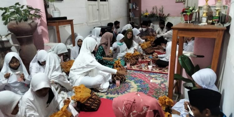 IKM Bojonegoro Bagikan Santunan kepada Anak Yatim dan Kaum Dhuafa