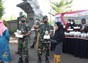 Menjemput Berkah, Kodim 0811 Tuban Bagikan Takjil