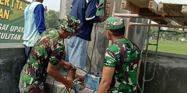 WUJUD KARYA BAKTI KODIM 0811 TUBAN DENGAN PEMBUATAN TUNGKU PEMBAKAR SAMPAH