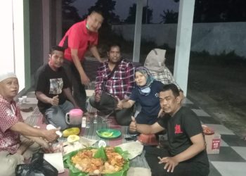 Berbagi Takjil  Bersama Awak Media  dan LSM