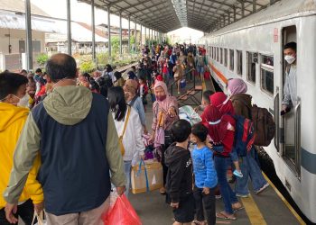 Stasiun KAI Bojonegoro H-2 Lebaran 1443 H Dipadati Pemudik
