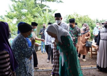Safari Ramadhan Dihari Terakhir, Bupati Anna Blusukan Ke Dusun Tapal Batas Selatan Bojonegoro