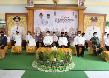 Penggali Makam Dapat Insentif Dari Pemkab Tuban Dalam Safari Ramadhan Hari Kedua