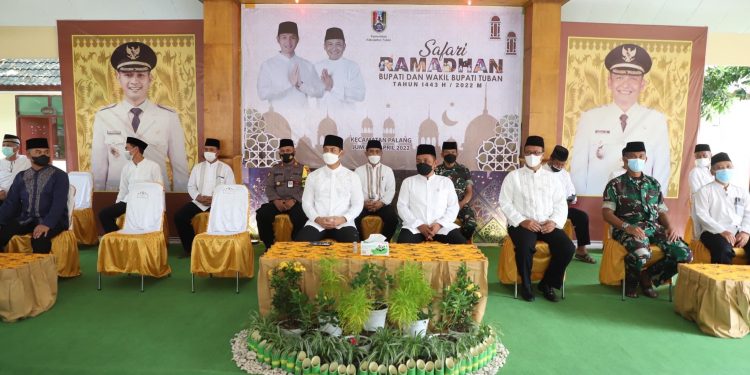 Penggali Makam Dapat Insentif Dari Pemkab Tuban Dalam Safari Ramadhan Hari Kedua