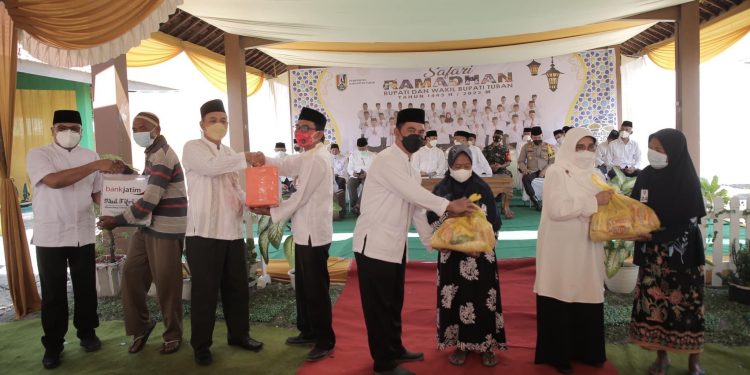 Berkomitmen Bangun Jalan Rusak, Mas Bupati Minta Camat Pro Aktif Mensosialisasikan