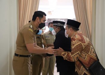 MAS BUPATI GELAR HALAL BIHALAL DENGAN PEGAWAI PEMKAB TUBAN 