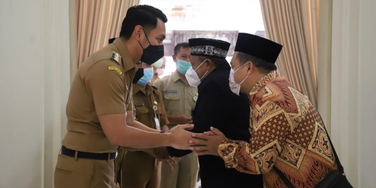 MAS BUPATI GELAR HALAL BIHALAL DENGAN PEGAWAI PEMKAB TUBAN 