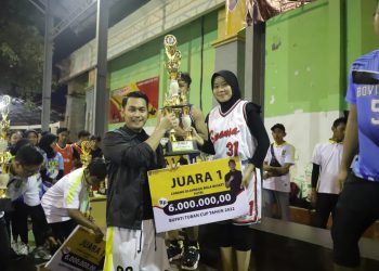 BUPATI TUBAN CUP 2022 RESMI DITUTUP, BUPATI TUBAN SERAHKAN PIALA DAN HADIAH