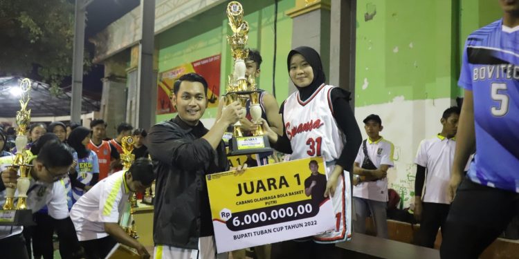 BUPATI TUBAN CUP 2022 RESMI DITUTUP, BUPATI TUBAN SERAHKAN PIALA DAN HADIAH