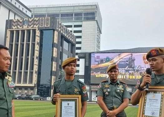 KSAD Beri Penghargaan 2 Prajurit TNI yang Gagalkan Aksi 9 Begal di Jaksel