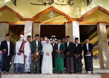 Bupati Anna Mu’awanah Tunaikan Shalat Idul Fitri Di Masjid Baabus shofa