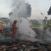 Rumah Singgah Milik Perhutani Terbakar, Damkar Bojonegoro Bersama Polsek dan Babinsa Bergerak Cepat Padamkan Api