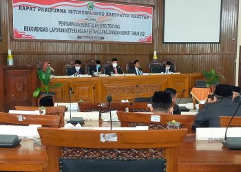 Rapat Paripurna DPRD Magetan dengan agenda Penyampaian Keputusan DPRD tentang Rekomendasi LKPJ BUPATI tahun 2021