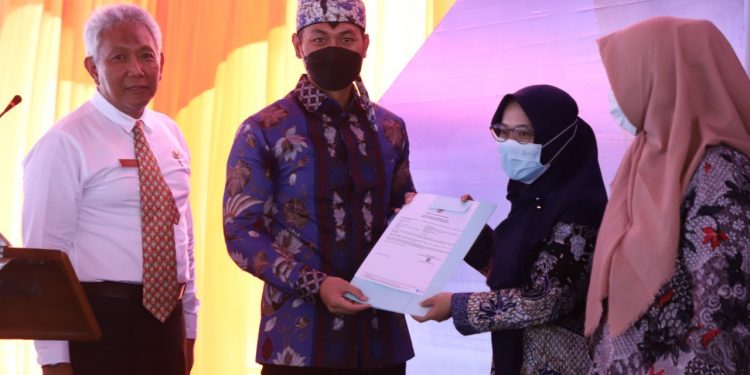 Mas Lindra Dorong Peningkatan Perekonomian Saat Hadiri Road show Pelayanan Perizinan