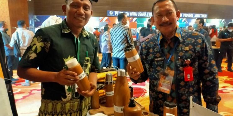 Kerajinan Limbah Kayu Karya BUM Desa Margo Sasono Karyo Mulyo Ikuti Misi Dagang Pemprov Jatim di Bangka Belitung