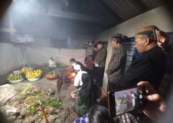 Memberikan Rasa Aman Calenderes of even Galungan tahun 2022 Danramil 0804-05/Poncol Lakukan Pengamanan