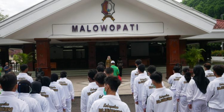 Bupati Anna Mu’awannah Berangkatkan Kontingen Bojonegoro Ikuti Porprov Jatim Ke- 7 Tahun 2022
